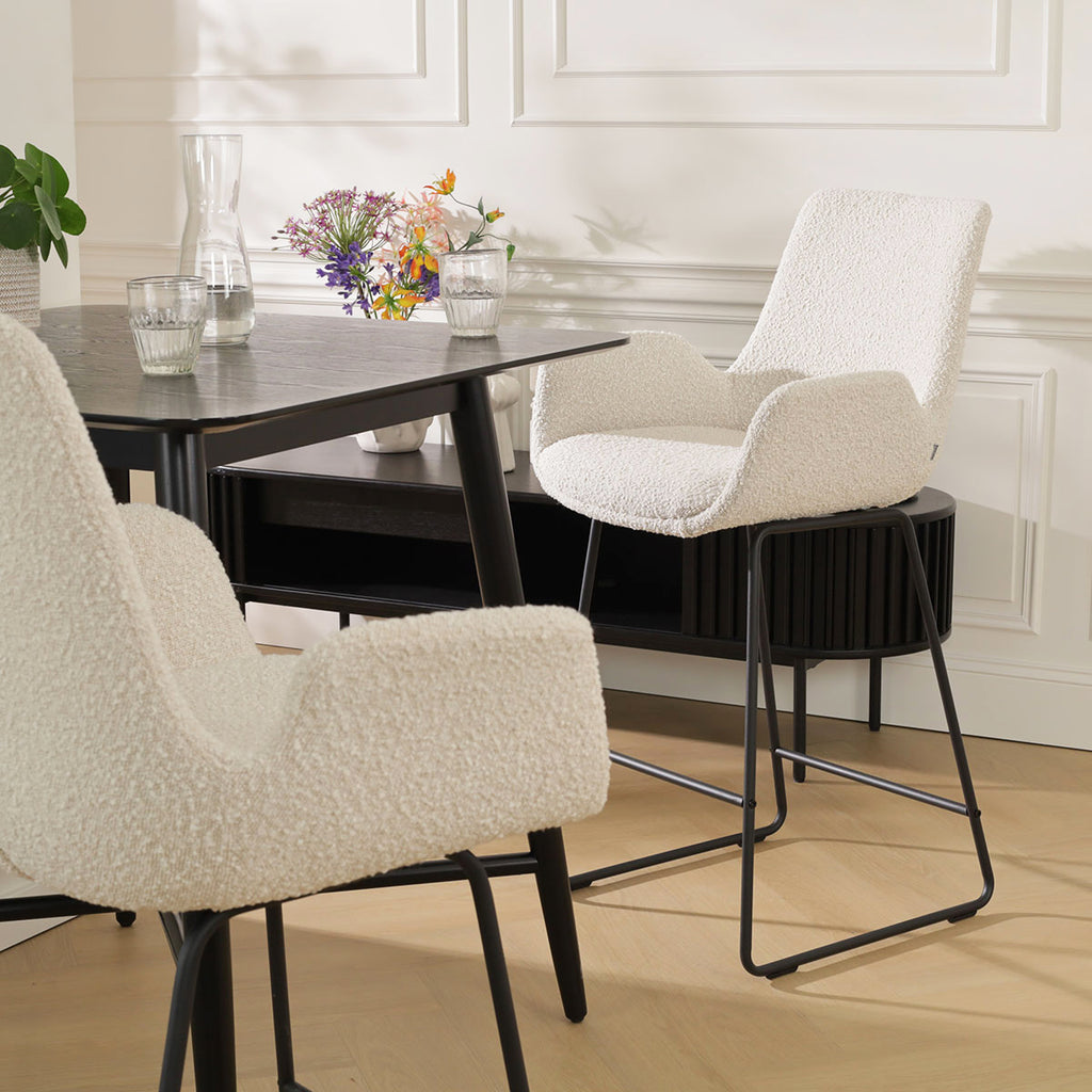 Nino-Eef barkruk bouclé beige - zwart onderstel - 65 cm