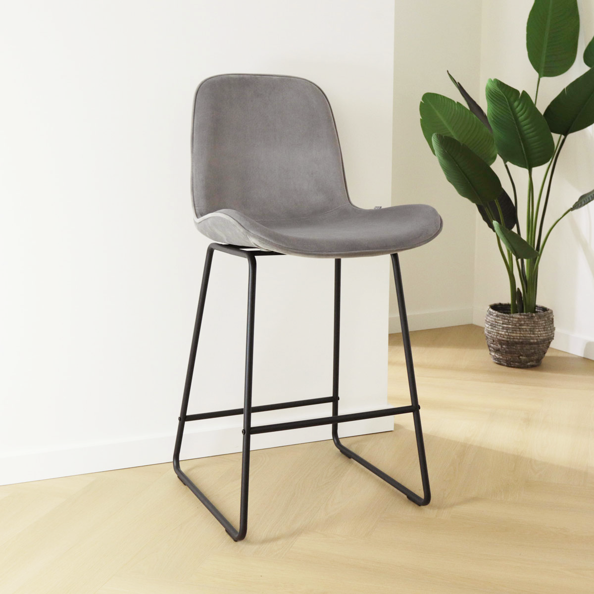Nino-Fé barkruk velvet grijs - zwart onderstel - 75 cm