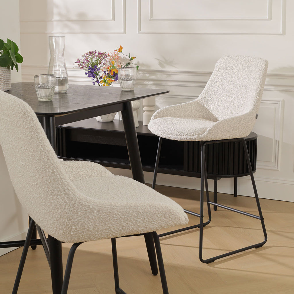Nino-Isa barkruk bouclé beige - zwart onderstel - 65 cm