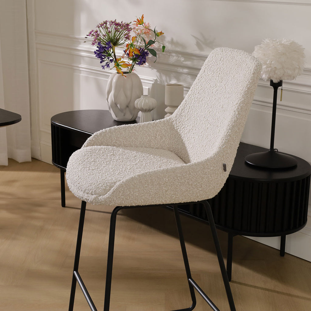 Nino-Isa barkruk bouclé beige - zwart onderstel - 65 cm