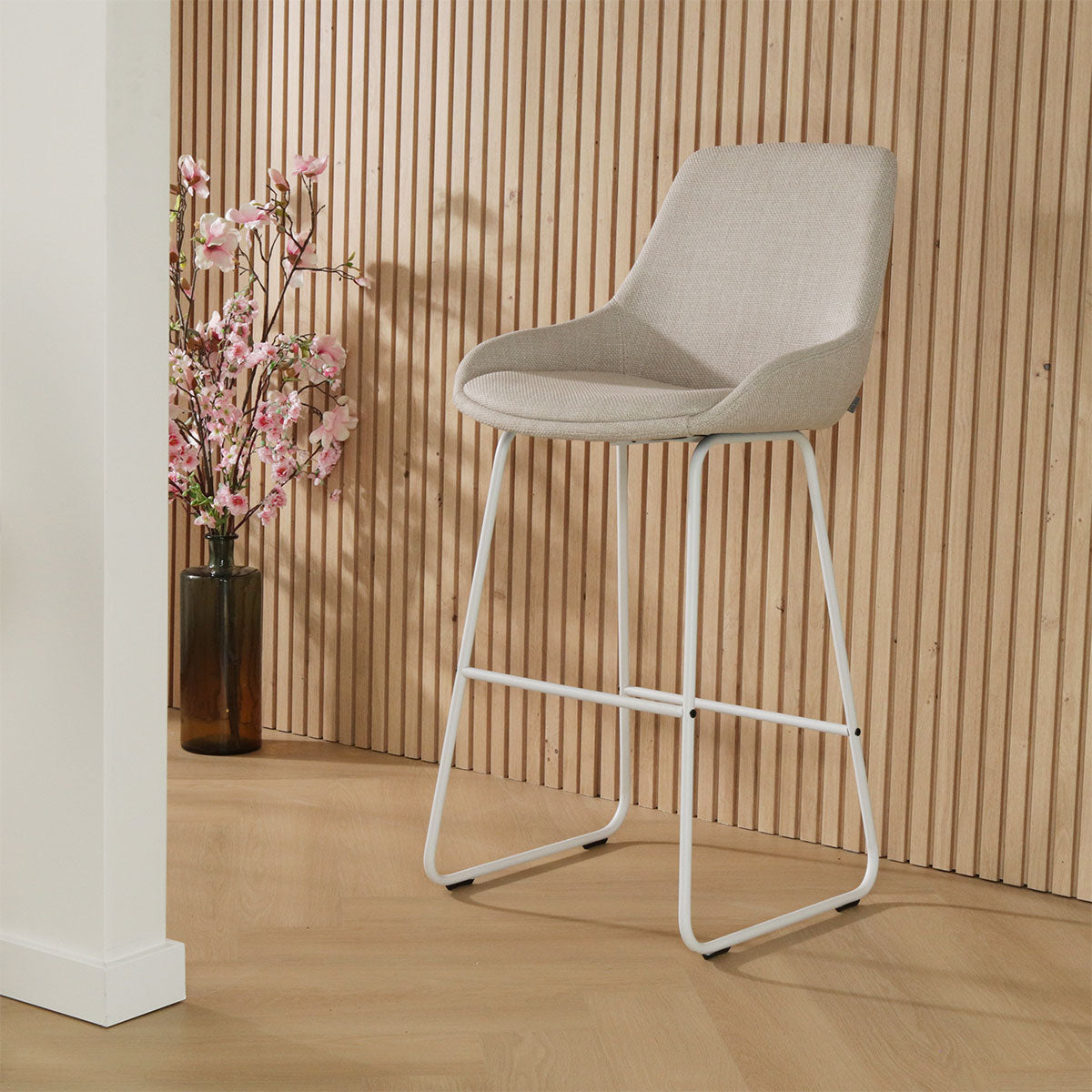 Nino-Isa barkruk beige - wit onderstel - 65 cm