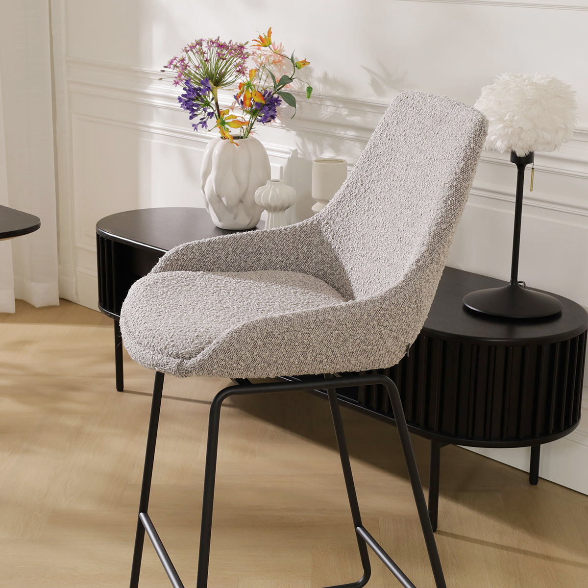 Nino-Isa barkruk bouclé taupe - zwart onderstel - 75 cm