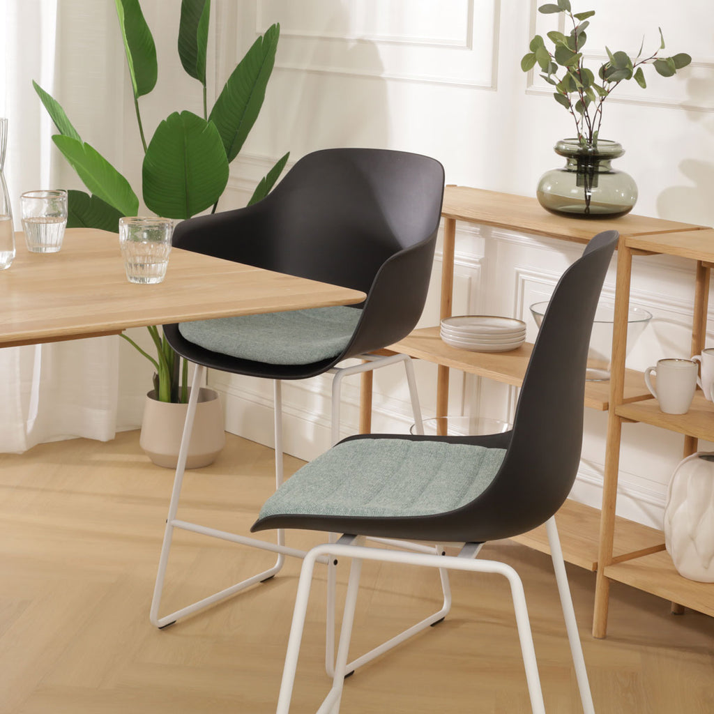 Nino-Liv barkruk zwart met zacht groen zitkussen - wit onderstel - 65 cm
