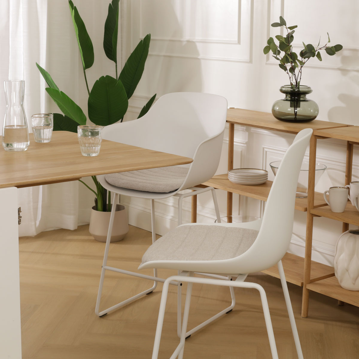 Nino-Liv barkruk wit met beige zitkussen - wit onderstel - 65 cm