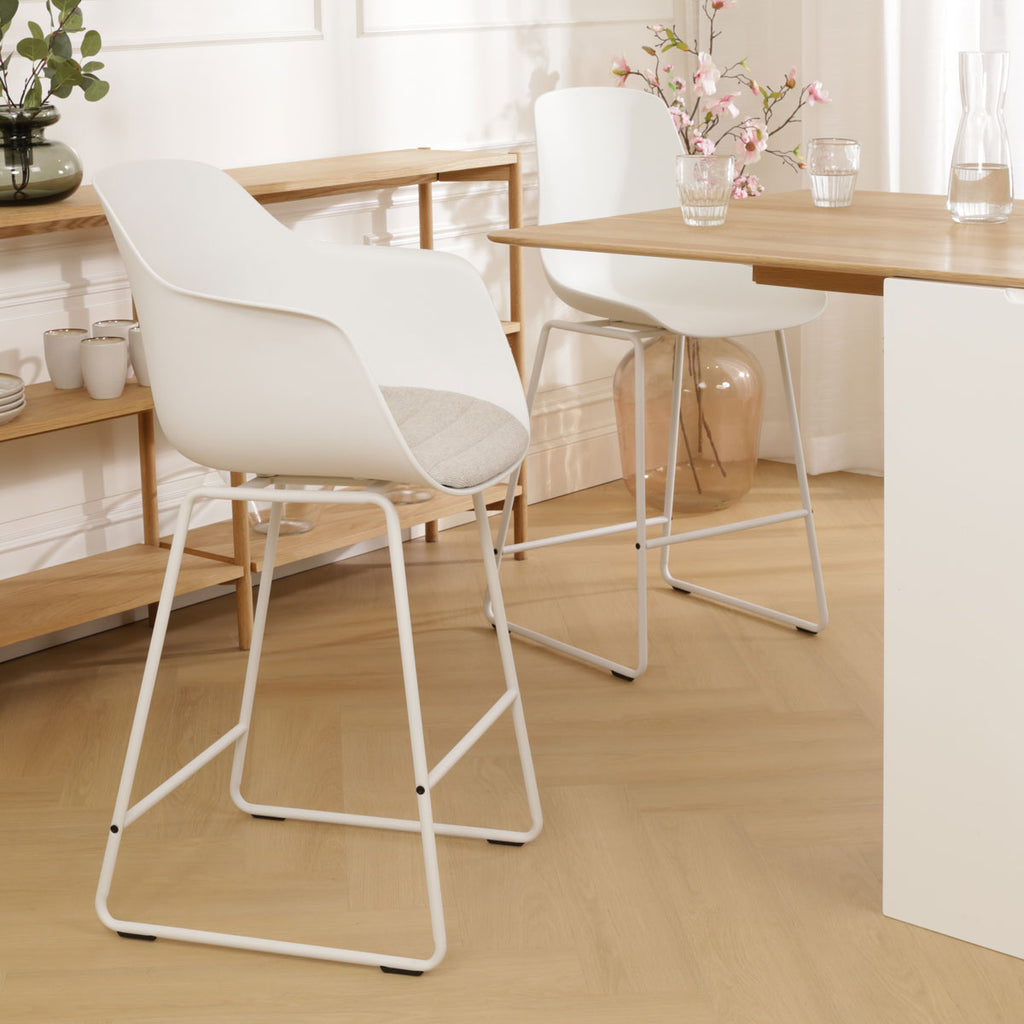 Nino-Liz barkruk wit met beige zitkussen - wit onderstel - 65 cm