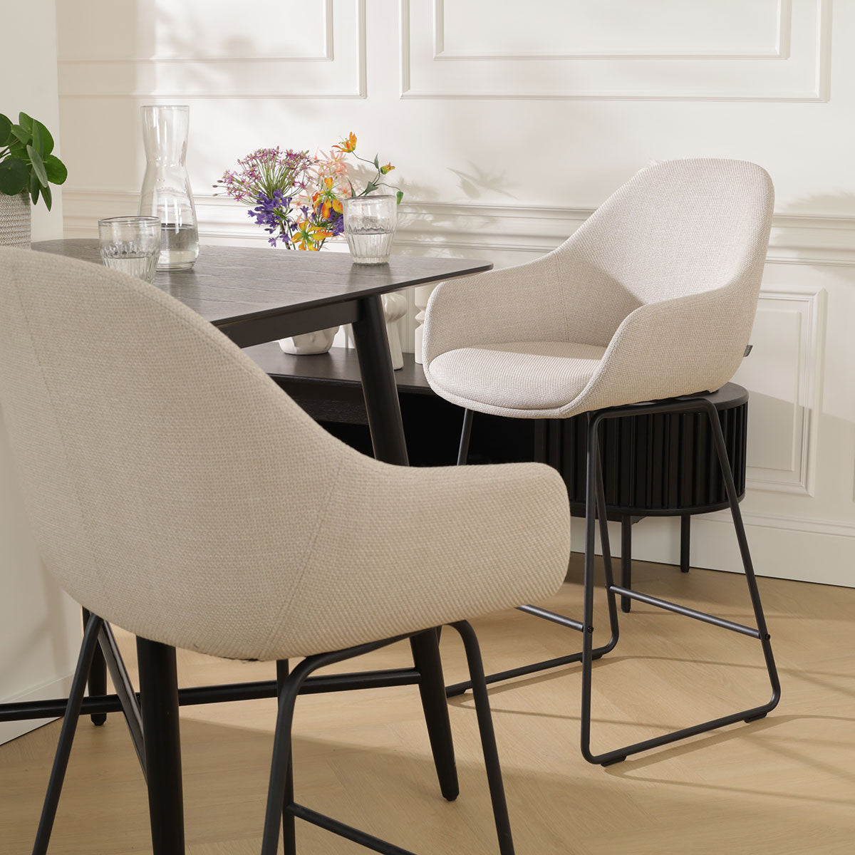 Nino-Mae barkruk beige - zwart onderstel - 75 cm