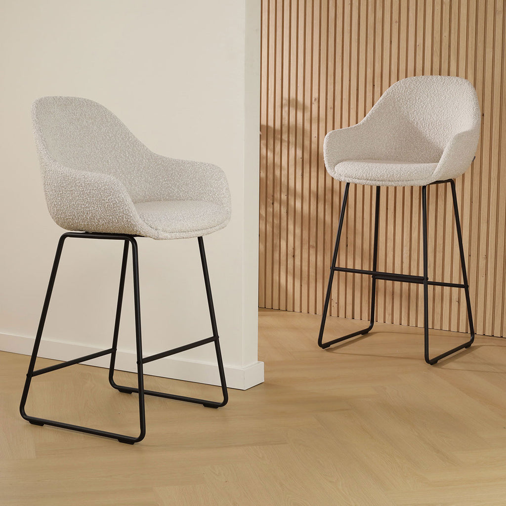Nino-Mae barkruk bouclé beige - zwart onderstel - 65 cm