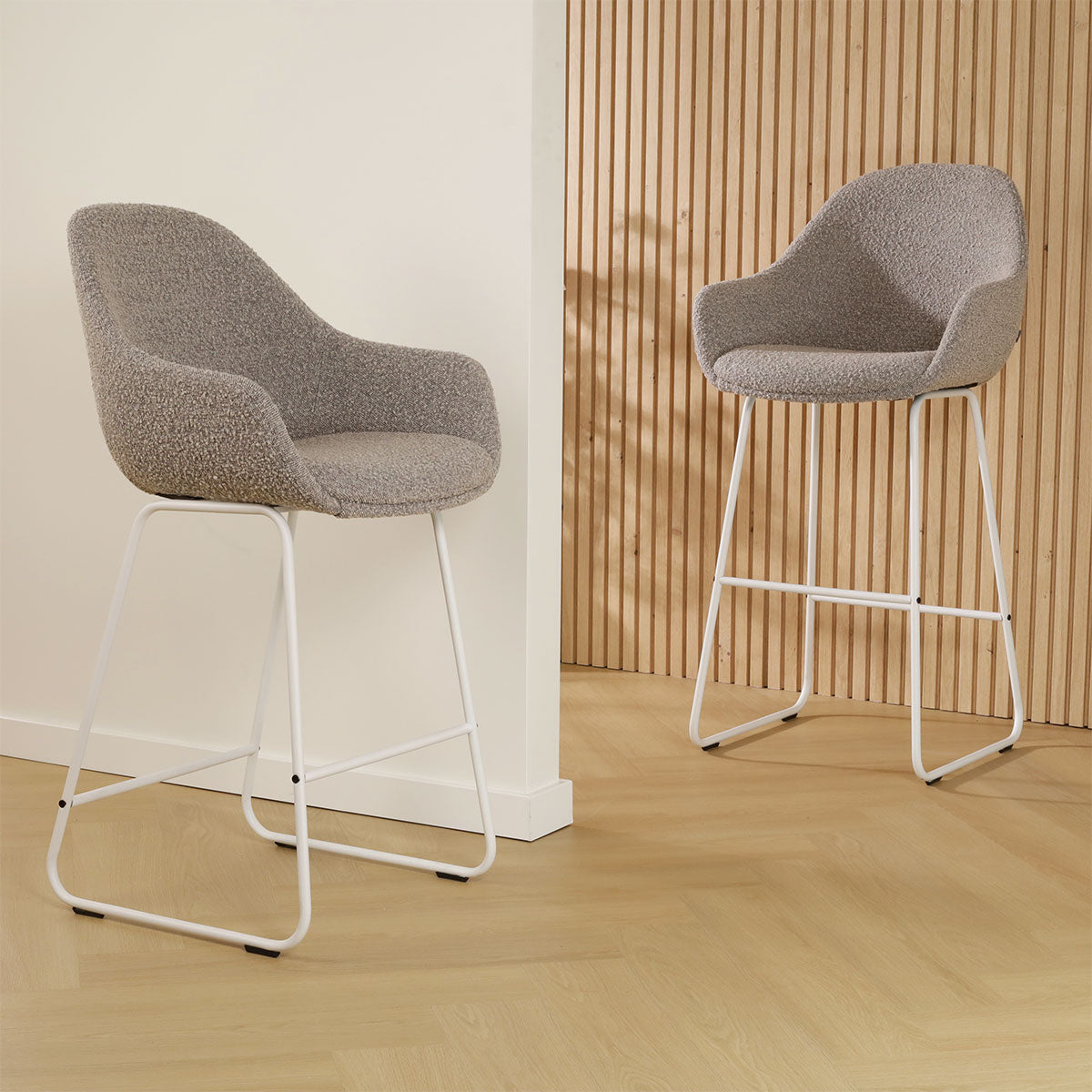 Nino-Mae barkruk bouclé taupe - wit onderstel - 75 cm