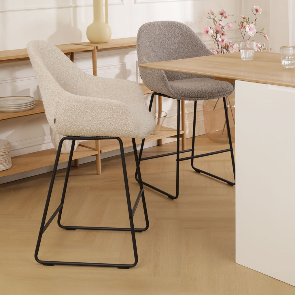 Nino-Mae barkruk bouclé beige - zwart onderstel - 75 cm