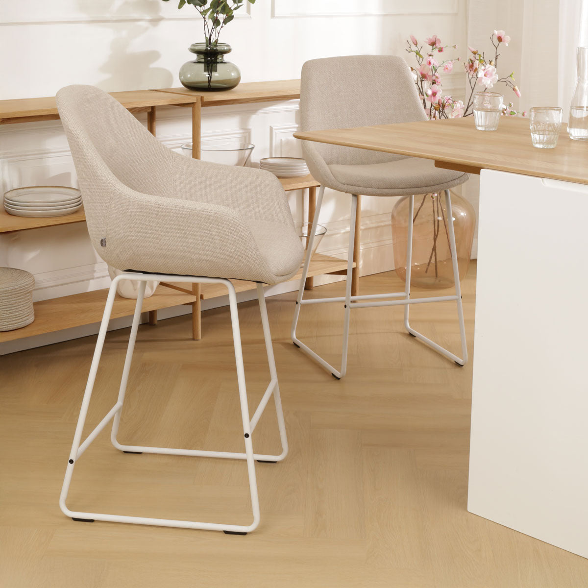 Nino-Mae barkruk beige - wit onderstel - 65 cm
