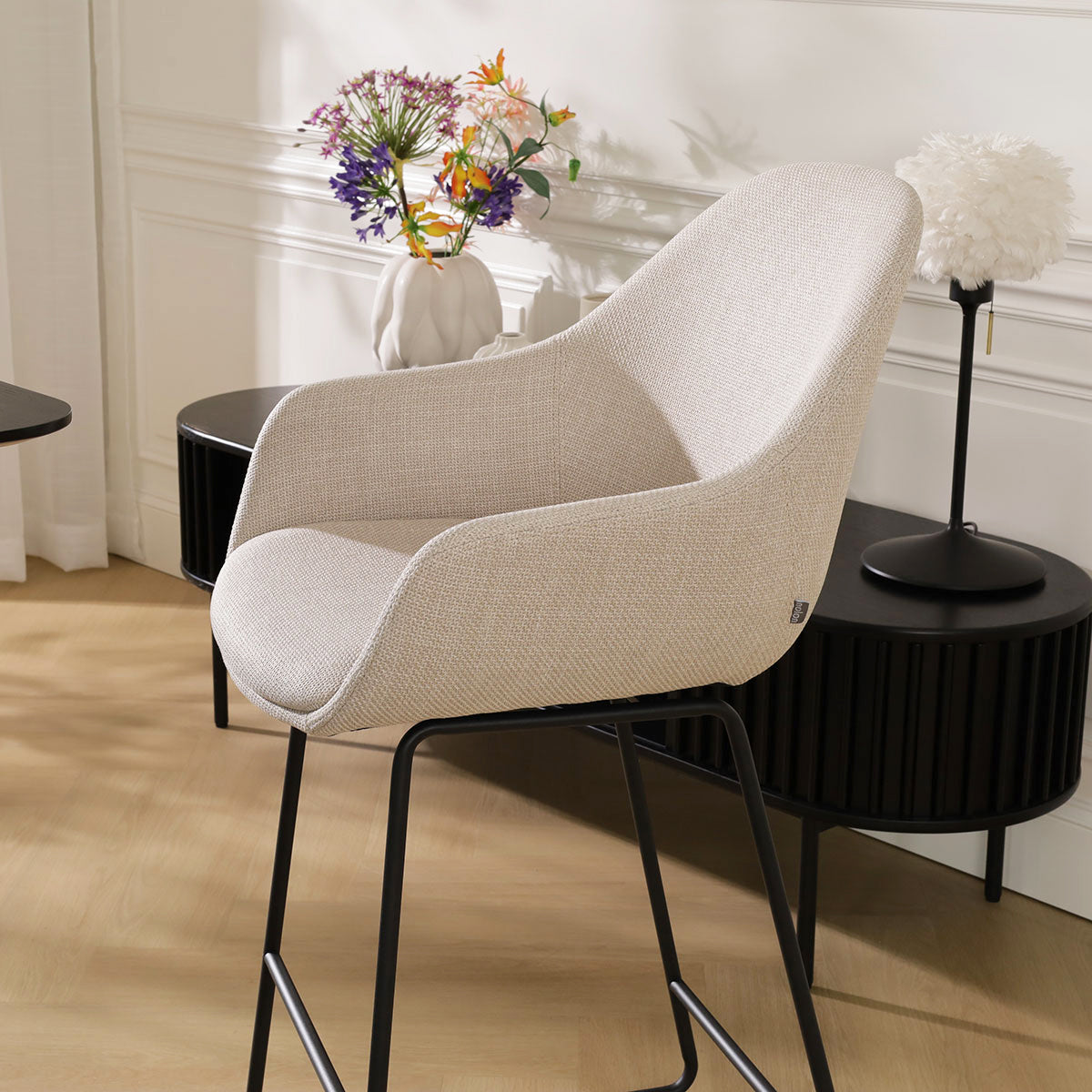 Nino-Mae barkruk beige - zwart onderstel - 75 cm