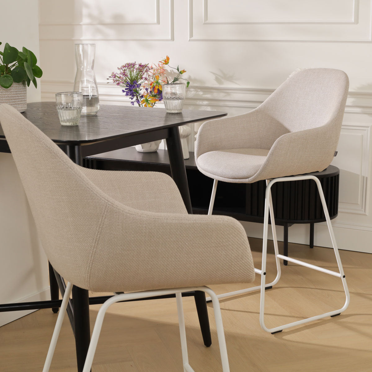Nino-Mae barkruk beige - wit onderstel - 75 cm