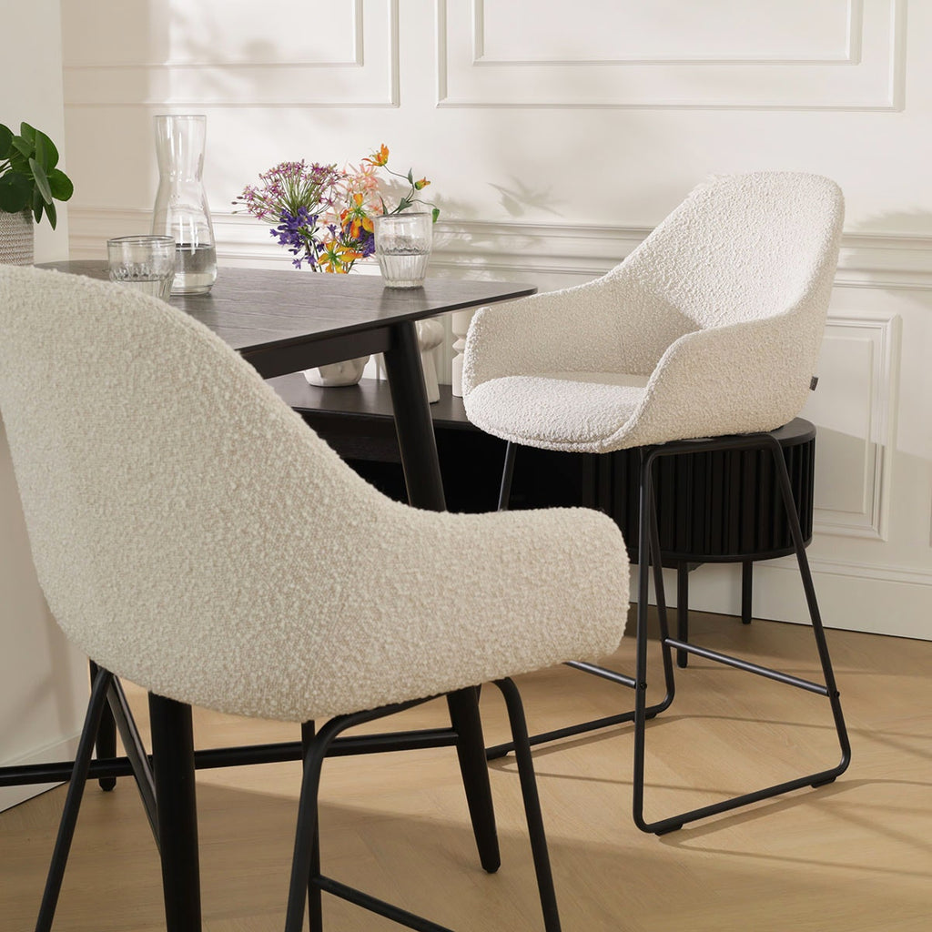 Nino-Mae barkruk bouclé beige - zwart onderstel - 65 cm
