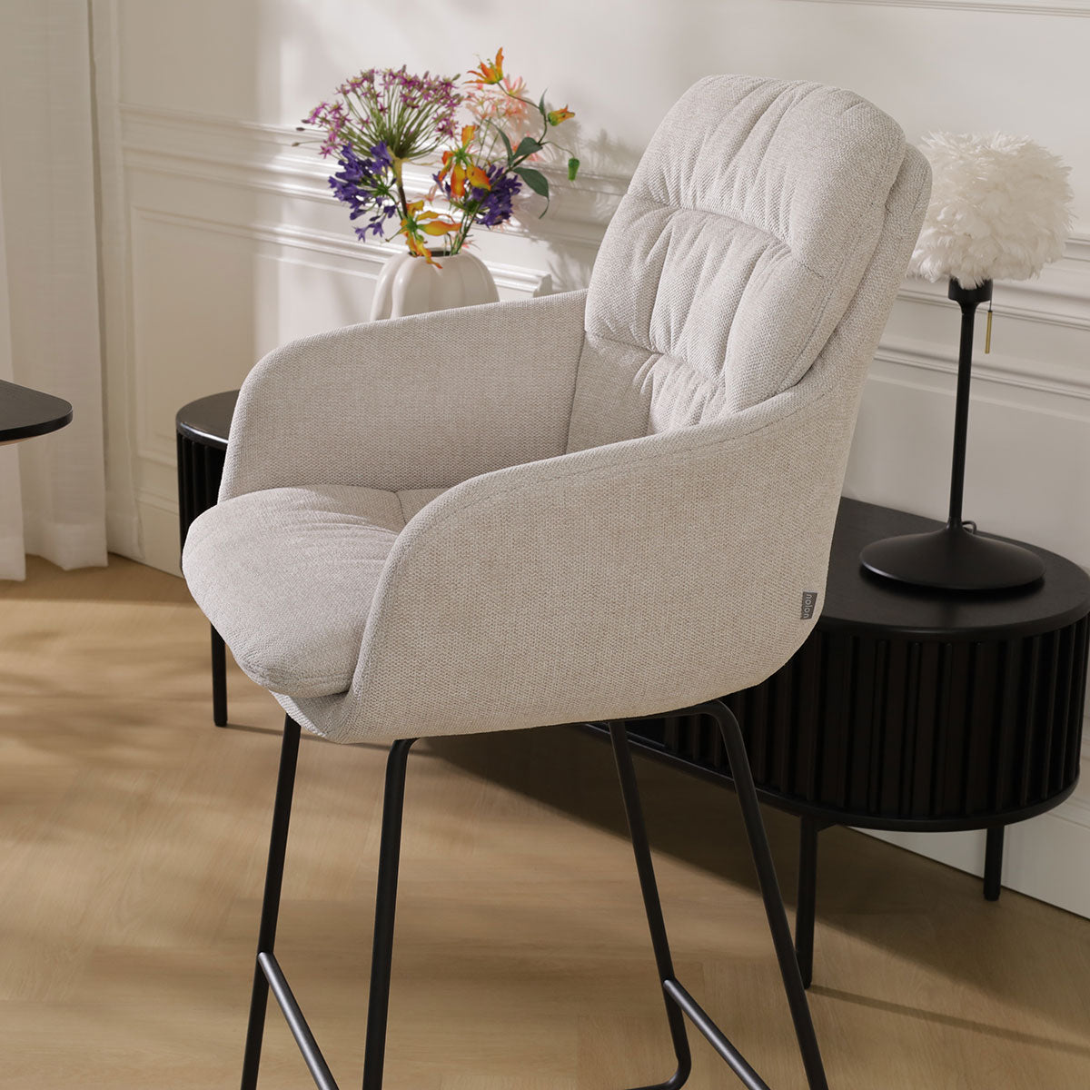 Nino-Mia barkruk beige - zwart onderstel - 75 cm