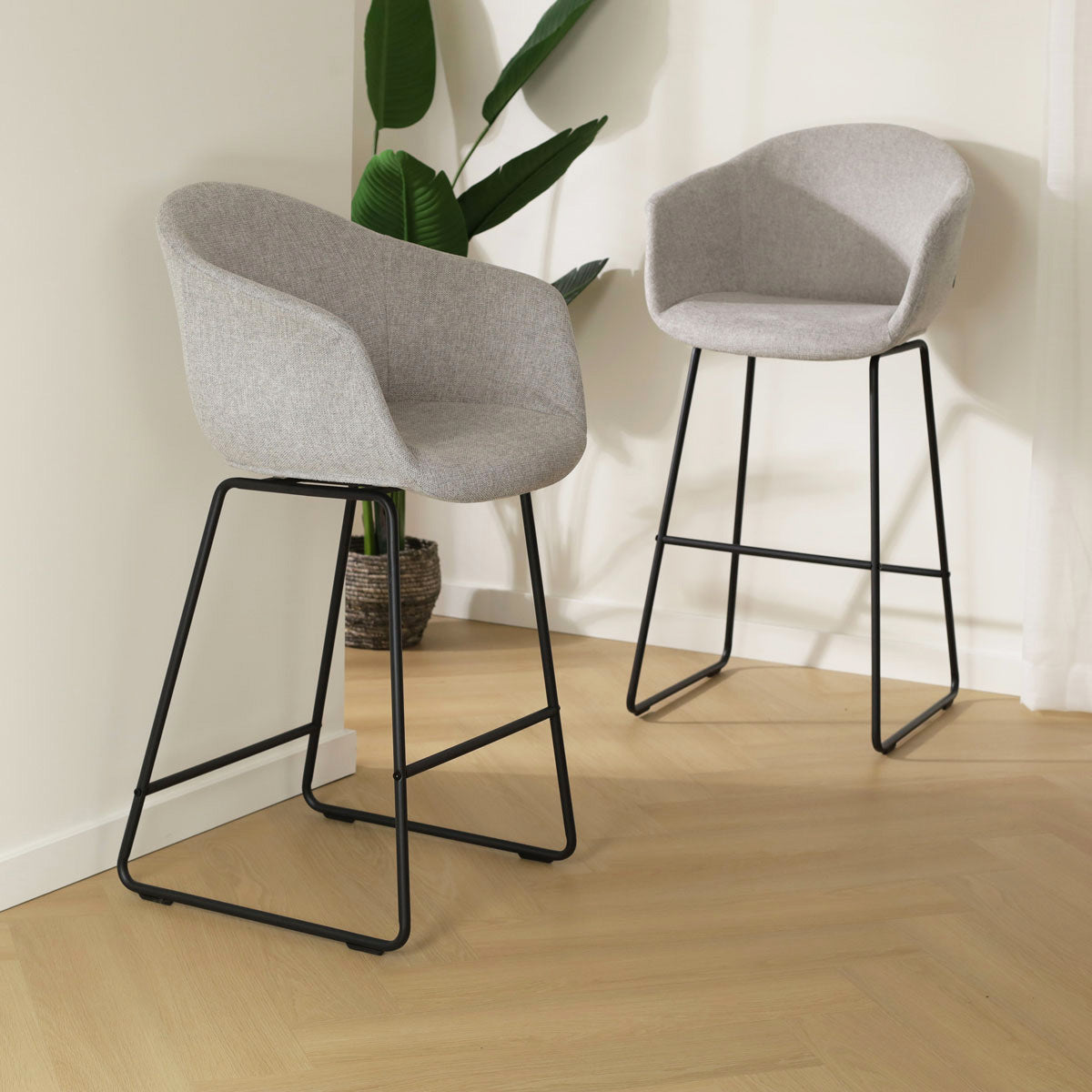 Nino-Otis barkruk lichtgrijs - zwart onderstel - 75 cm