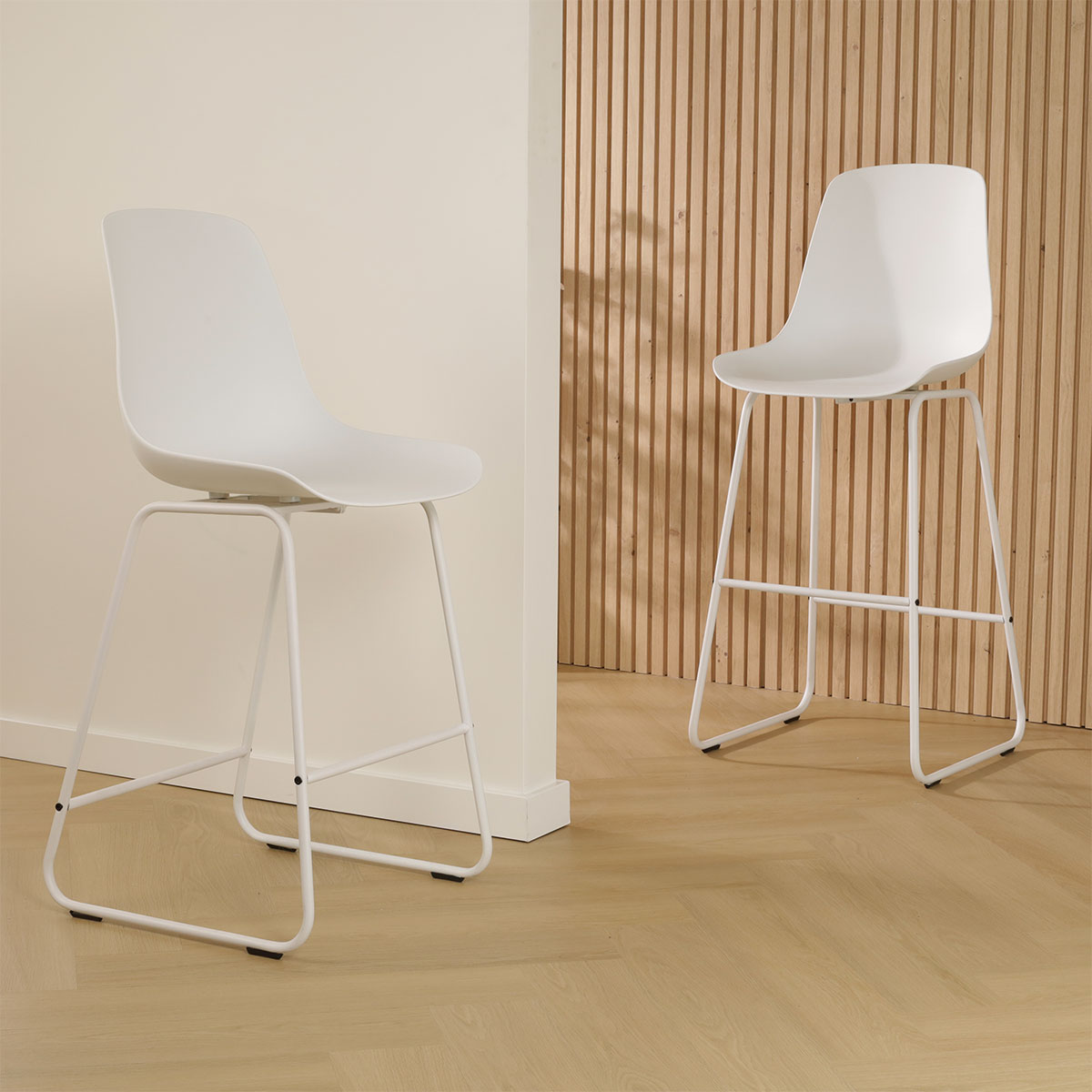 Nino-Pip barkruk wit - wit onderstel - 65 cm