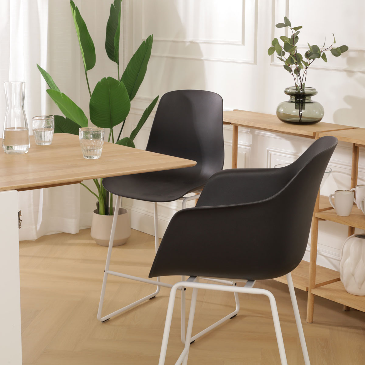 Nino-Puk barkruk zwart - wit onderstel - 75 cm