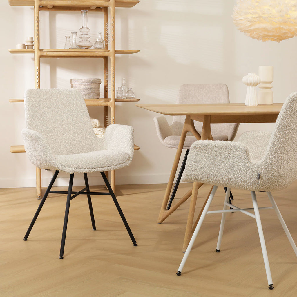Noa-Eef eetkamerstoel bouclé beige - wit onderstel