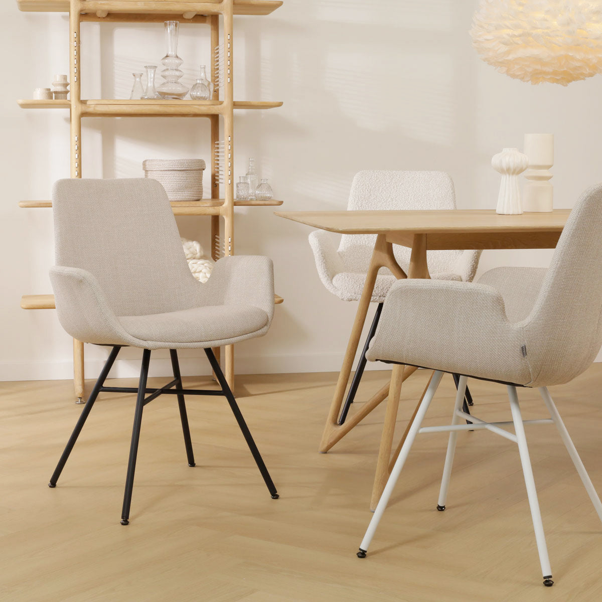 Noa-Eef eetkamerstoel beige - wit onderstel