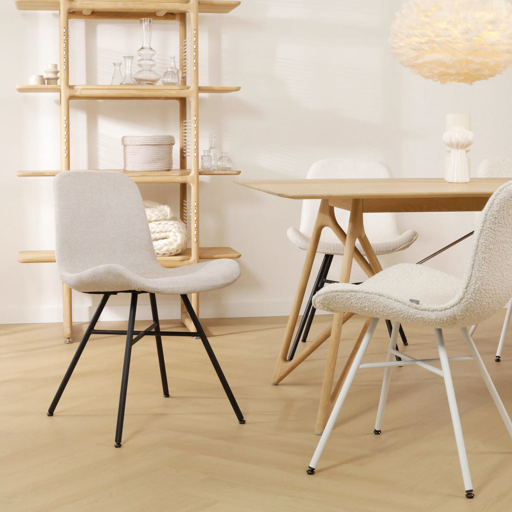 Noa-Fé eetkamerstoel bouclé beige - wit onderstel