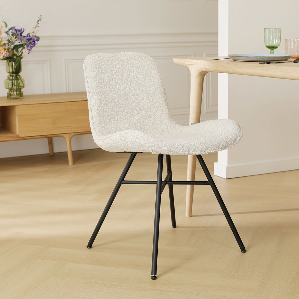 Noa-Fé eetkamerstoel bouclé beige - wit onderstel