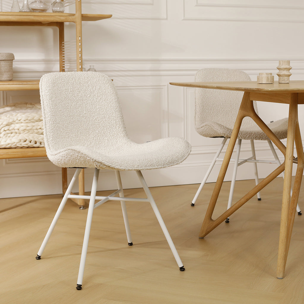 Noa-Fé eetkamerstoel bouclé beige - wit onderstel