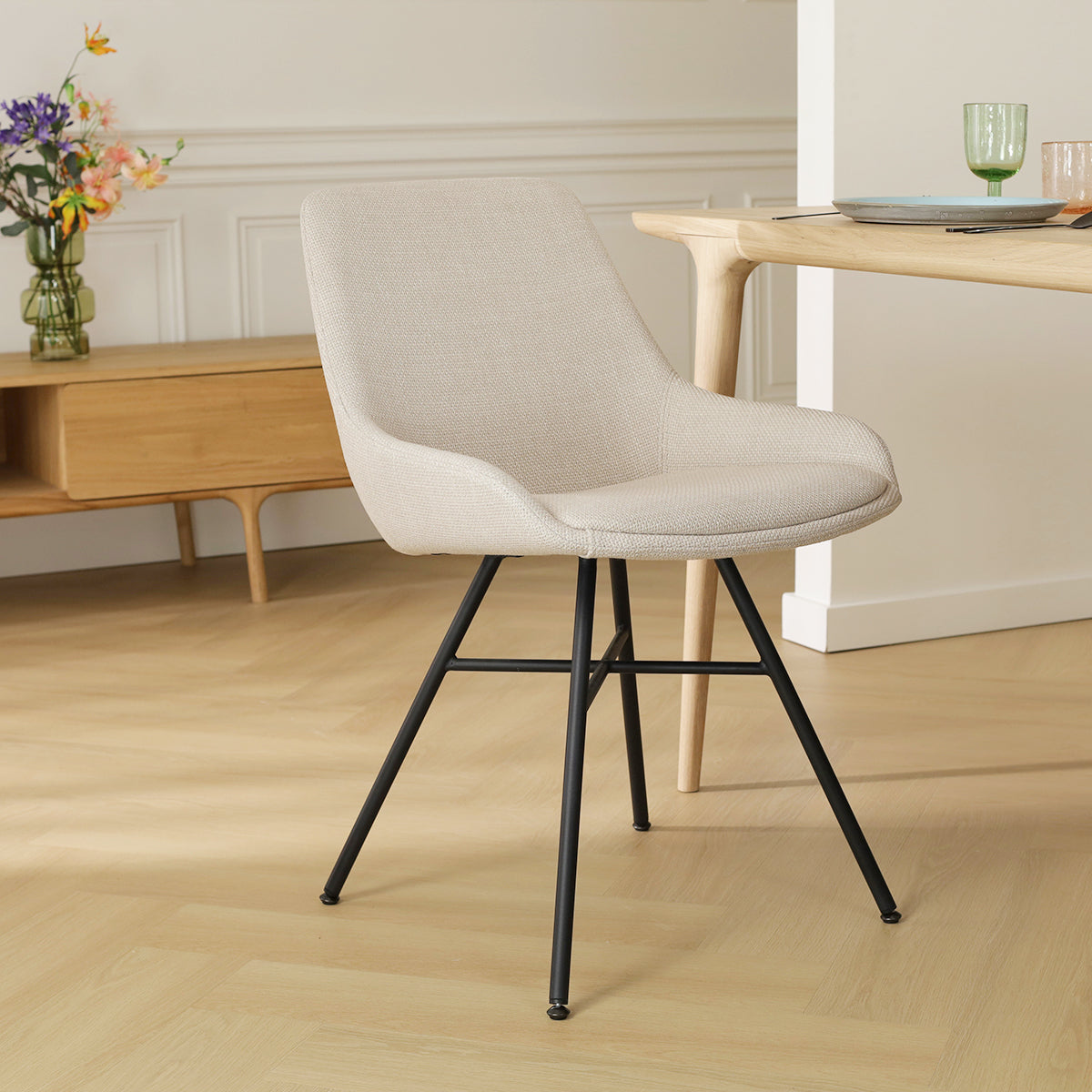 Noa-Isa eetkamerstoel beige - zwart onderstel