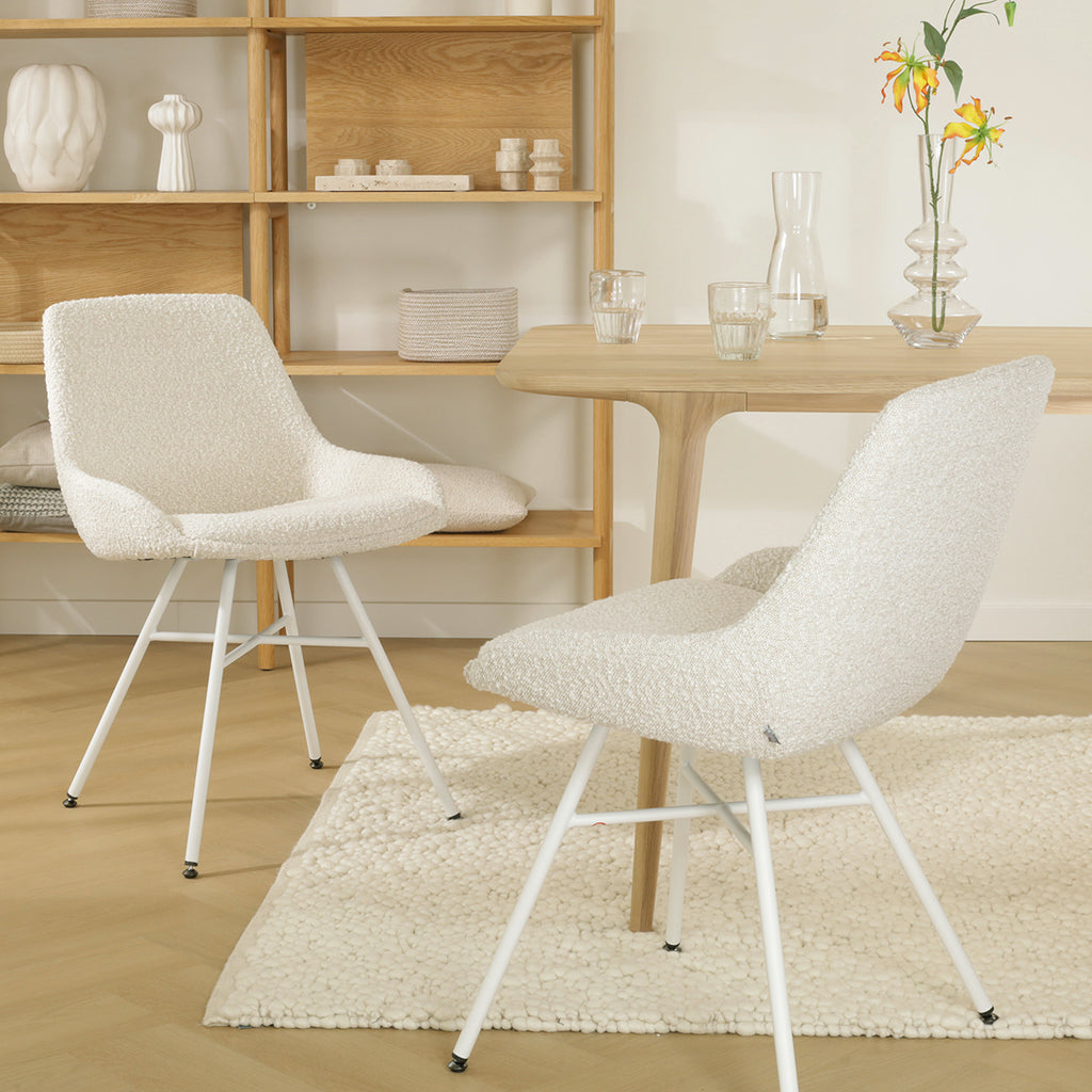 Noa-Isa eetkamerstoel bouclé beige - wit onderstel