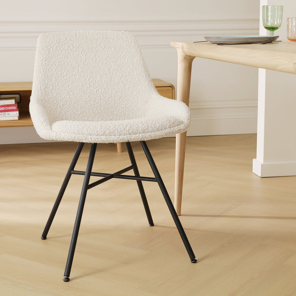 Noa-Isa eetkamerstoel bouclé beige - zwart onderstel