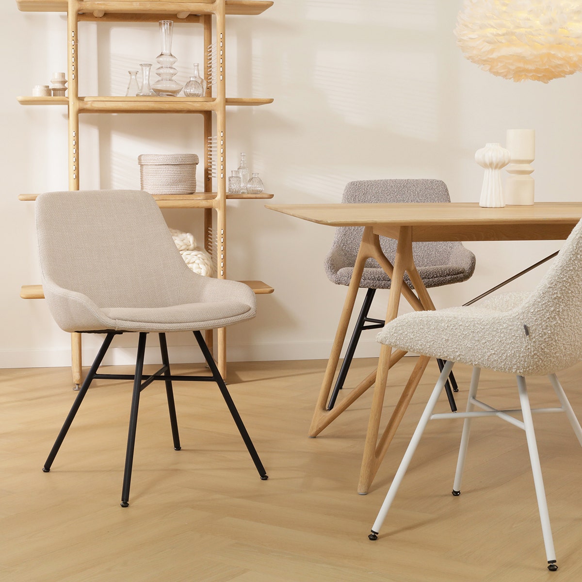 Noa-Isa eetkamerstoel beige - zwart onderstel