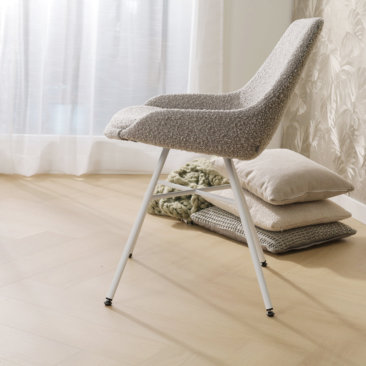 Noa-Isa eetkamerstoel bouclé taupe - wit onderstel