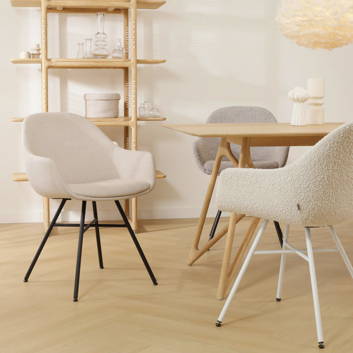 Noa-Mae eetkamerstoel beige - zwart onderstel