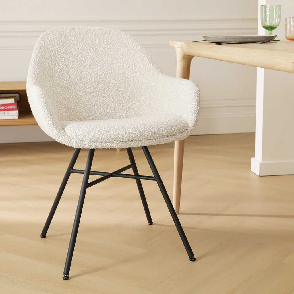 Noa-Mae eetkamerstoel bouclé beige - zwart onderstel