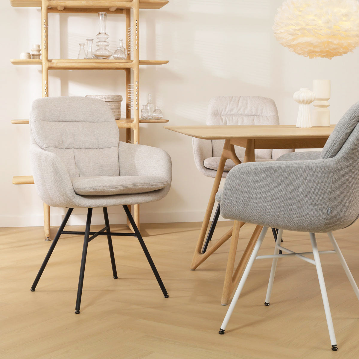Noa-Mia eetkamerstoel beige - zwart onderstel