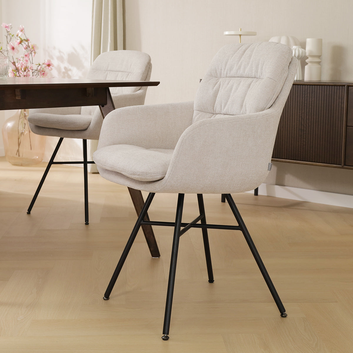 Noa-Mia eetkamerstoel beige - zwart onderstel