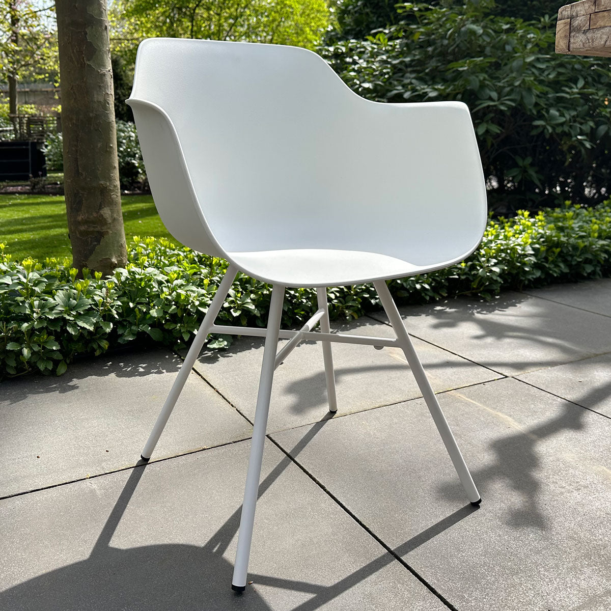 Noa-Puk kunststof tuinstoel wit - wit onderstel