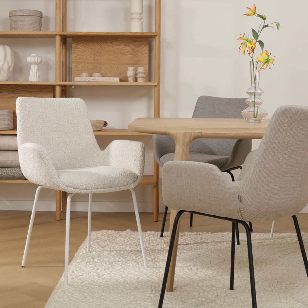 Nora-Eef eetkamerstoel bouclé beige - wit onderstel
