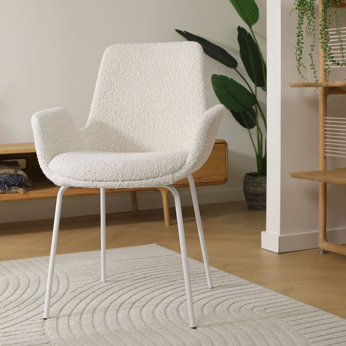 Nora-Eef eetkamerstoel bouclé beige - wit onderstel