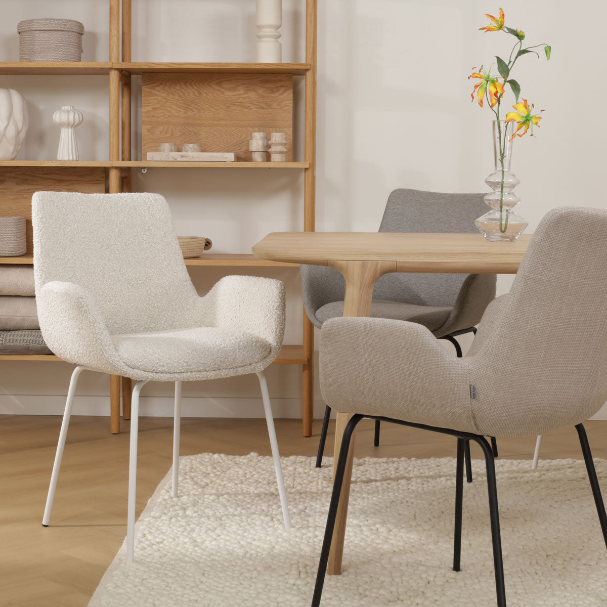 Nora-Eef eetkamerstoel bouclé beige - zwart onderstel