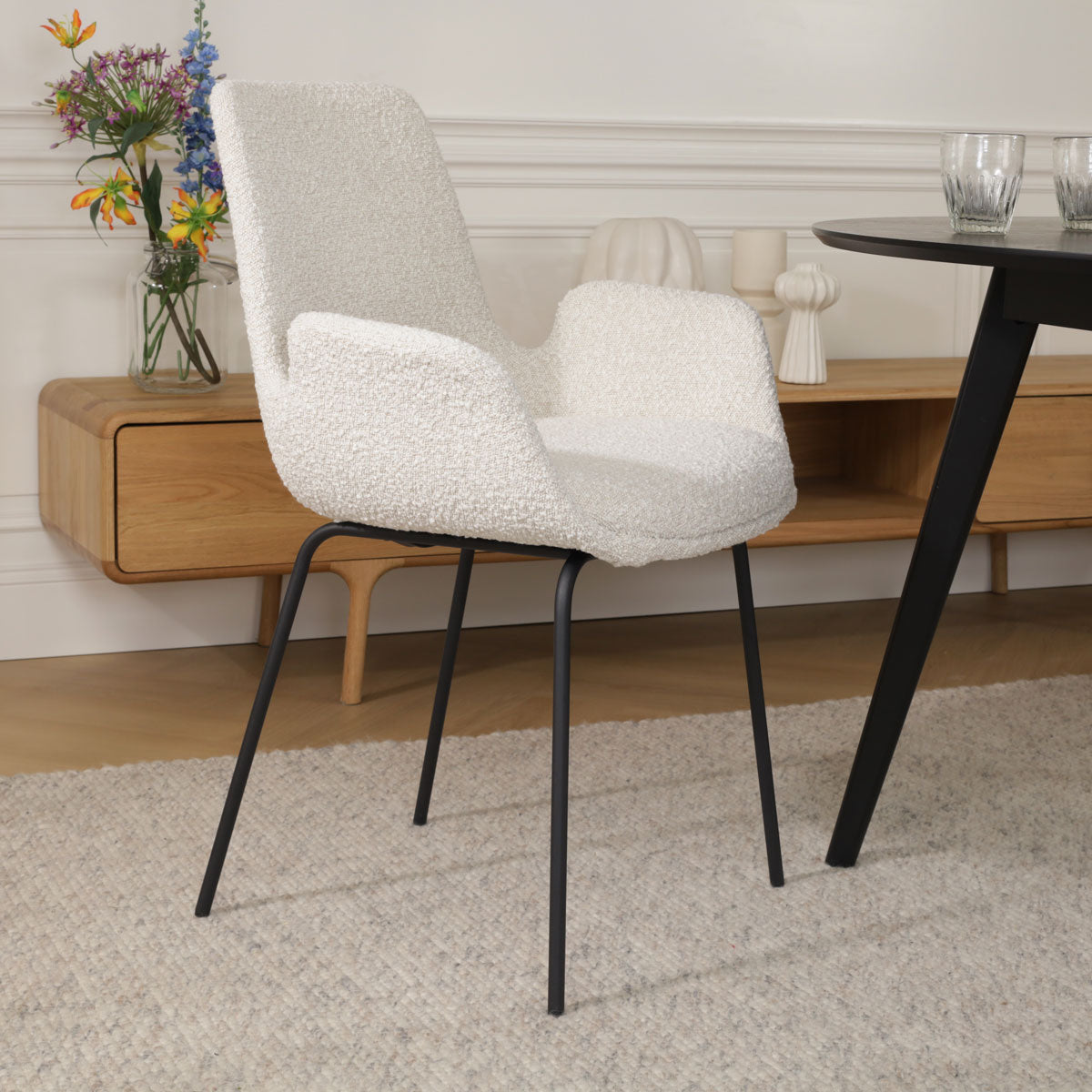 Nora-Eef eetkamerstoel bouclé beige - zwart onderstel