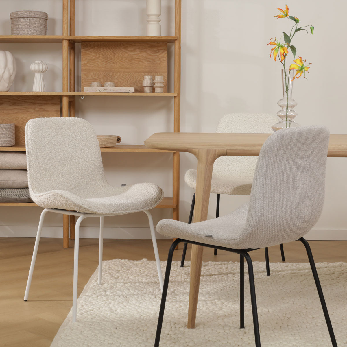 Nora-Fé eetkamerstoel cottonbeige - zwart onderstel