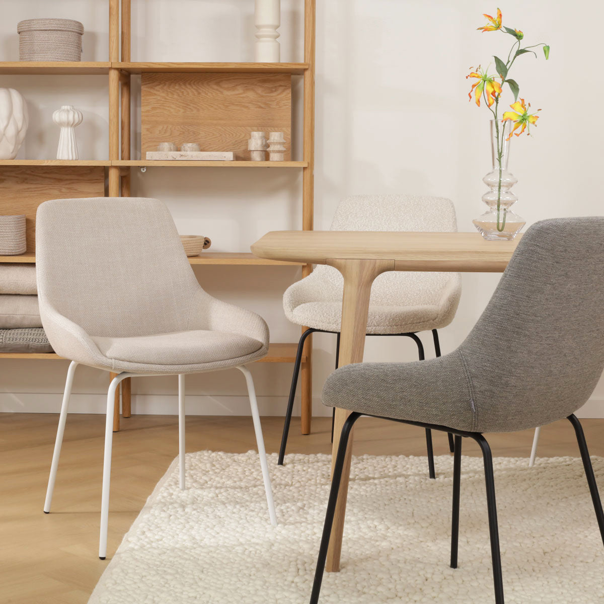 Nora-Isa eetkamerstoel beige - wit onderstel