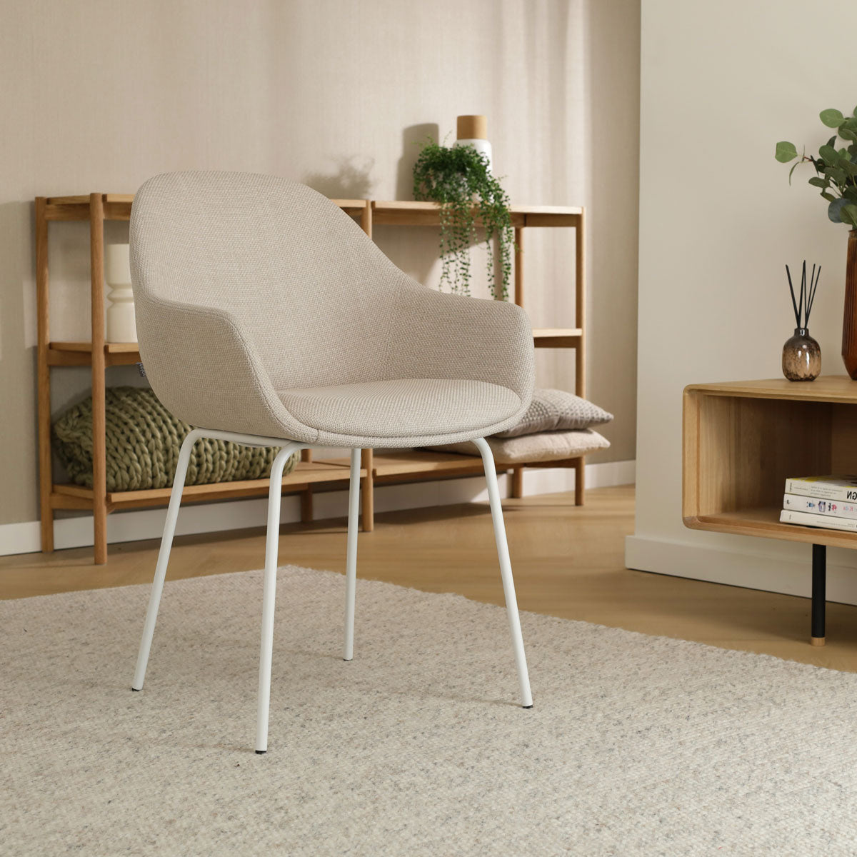 Nora-Mae eetkamerstoel beige - wit onderstel