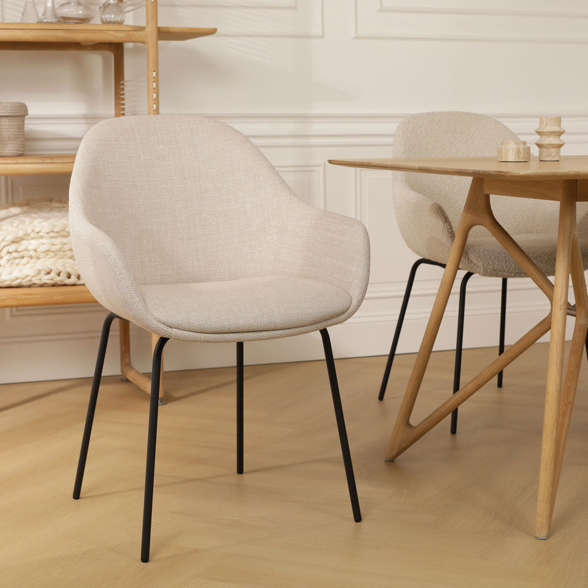 Nora-Mae eetkamerstoel beige - zwart onderstel