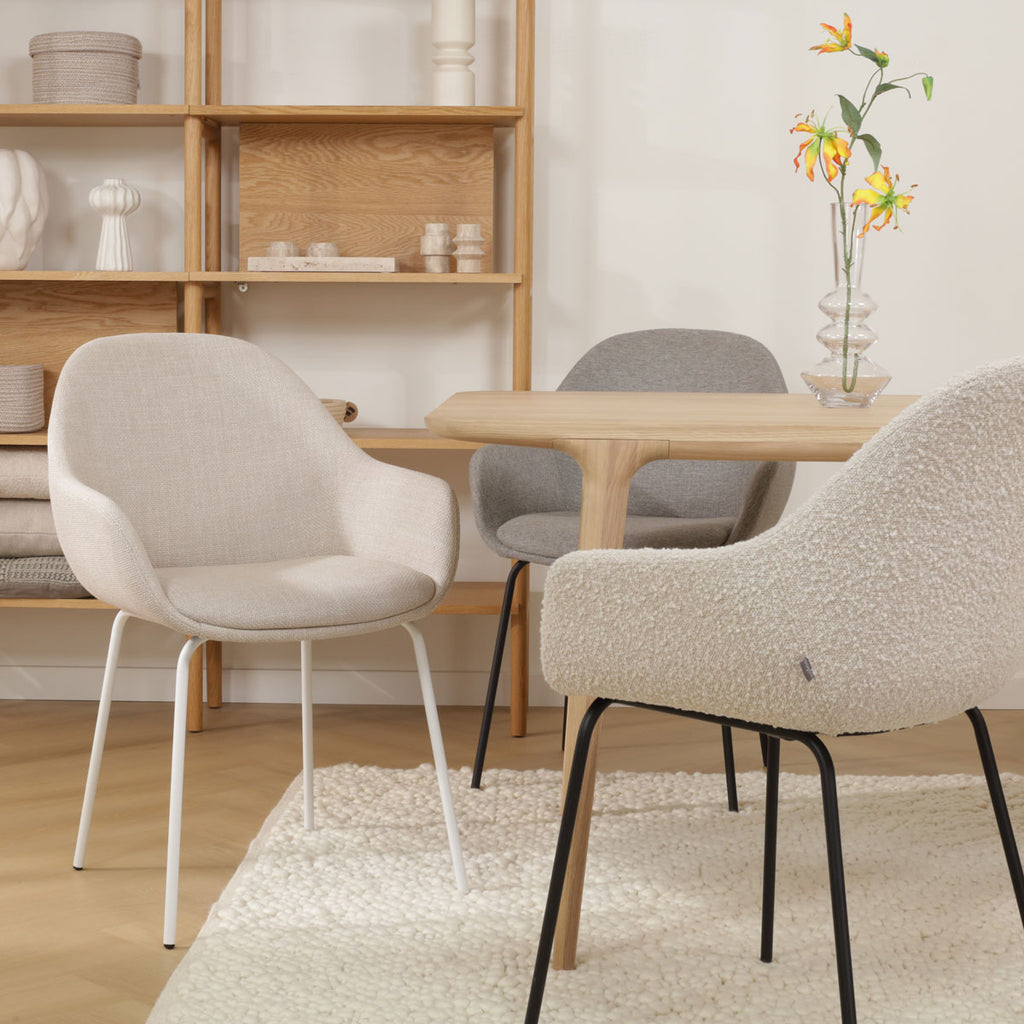 Nora-Mae eetkamerstoel bouclé beige - zwart onderstel