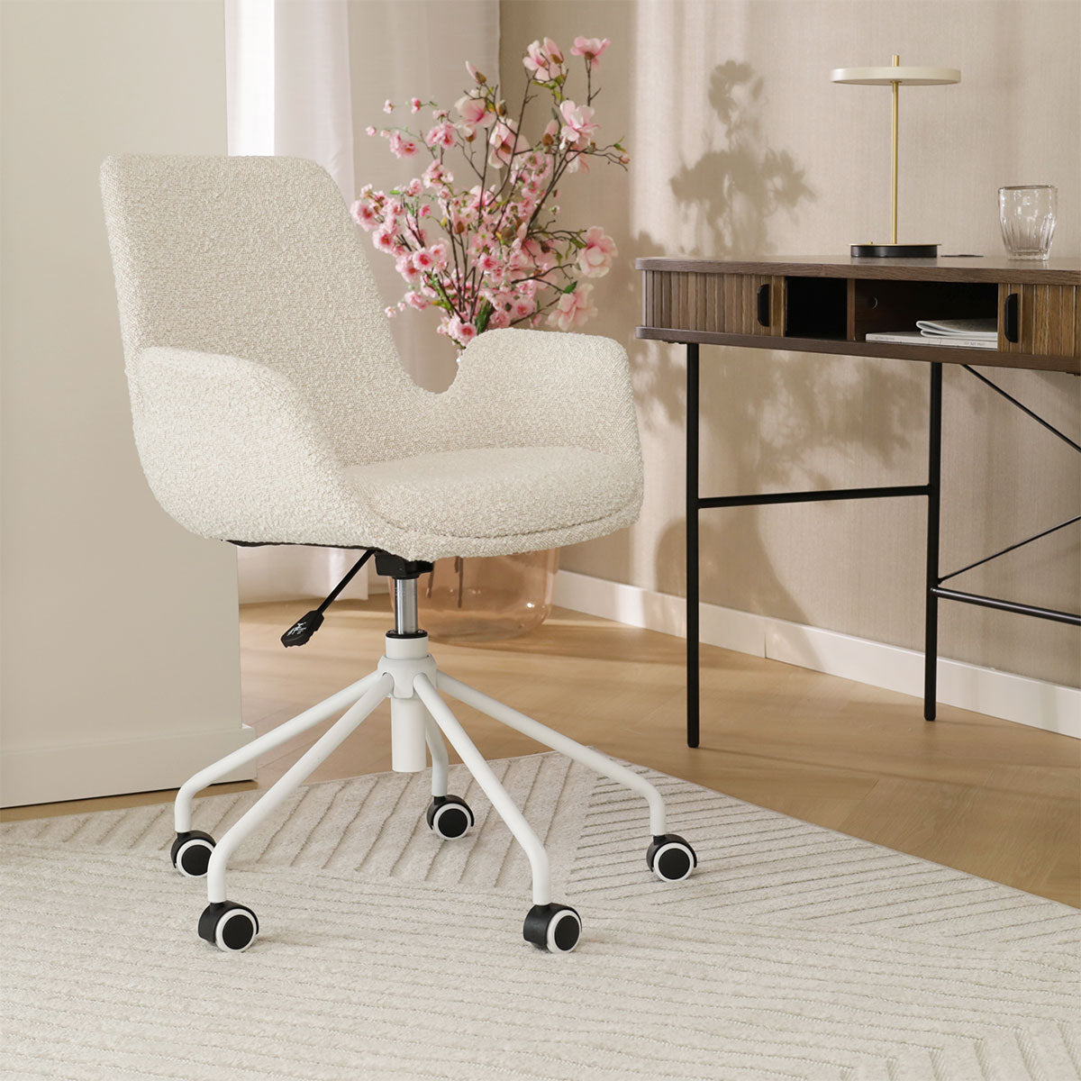 Nout-Eef bureaustoel bouclé beige - wit onderstel