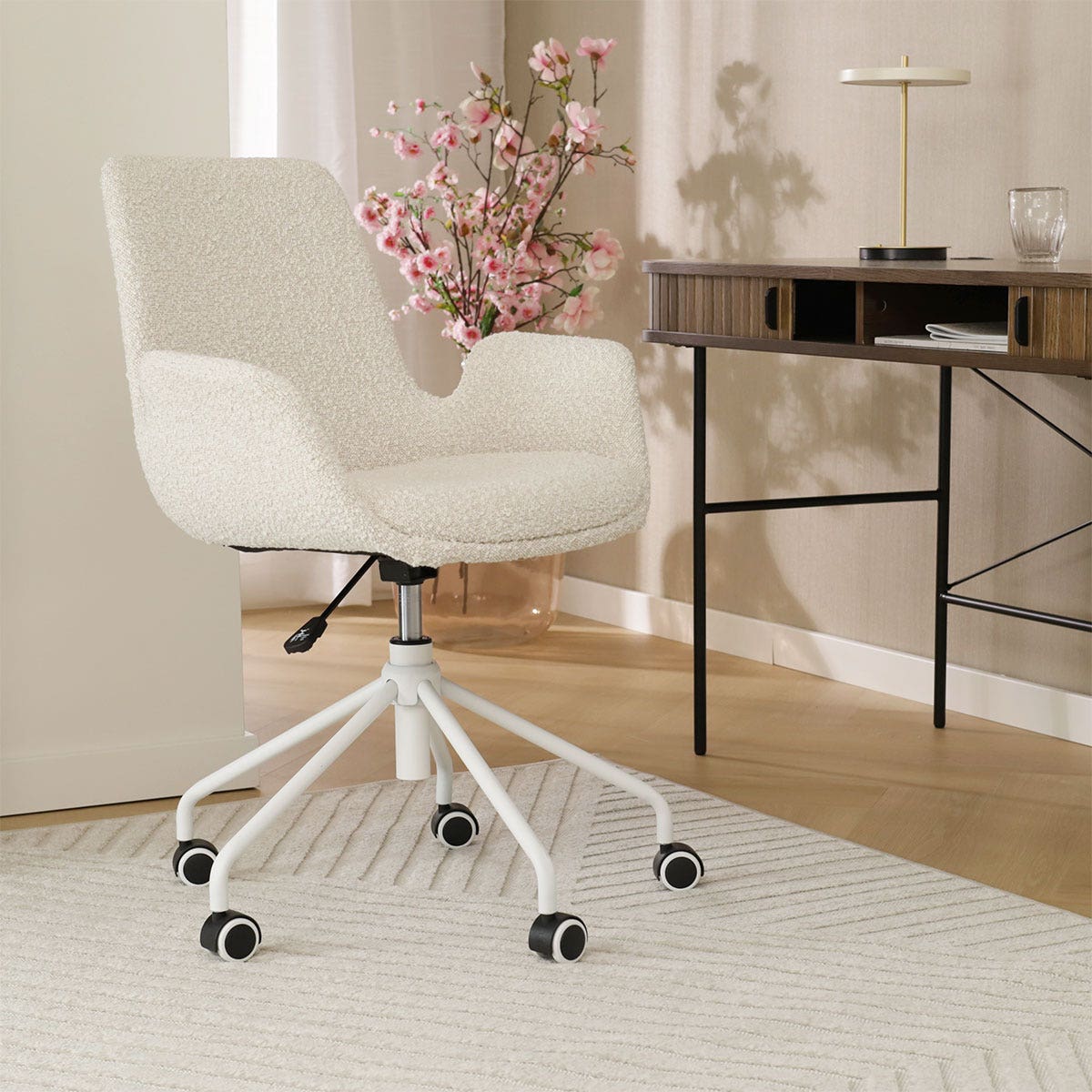 Nout-Eef bureaustoel bouclé beige - wit onderstel