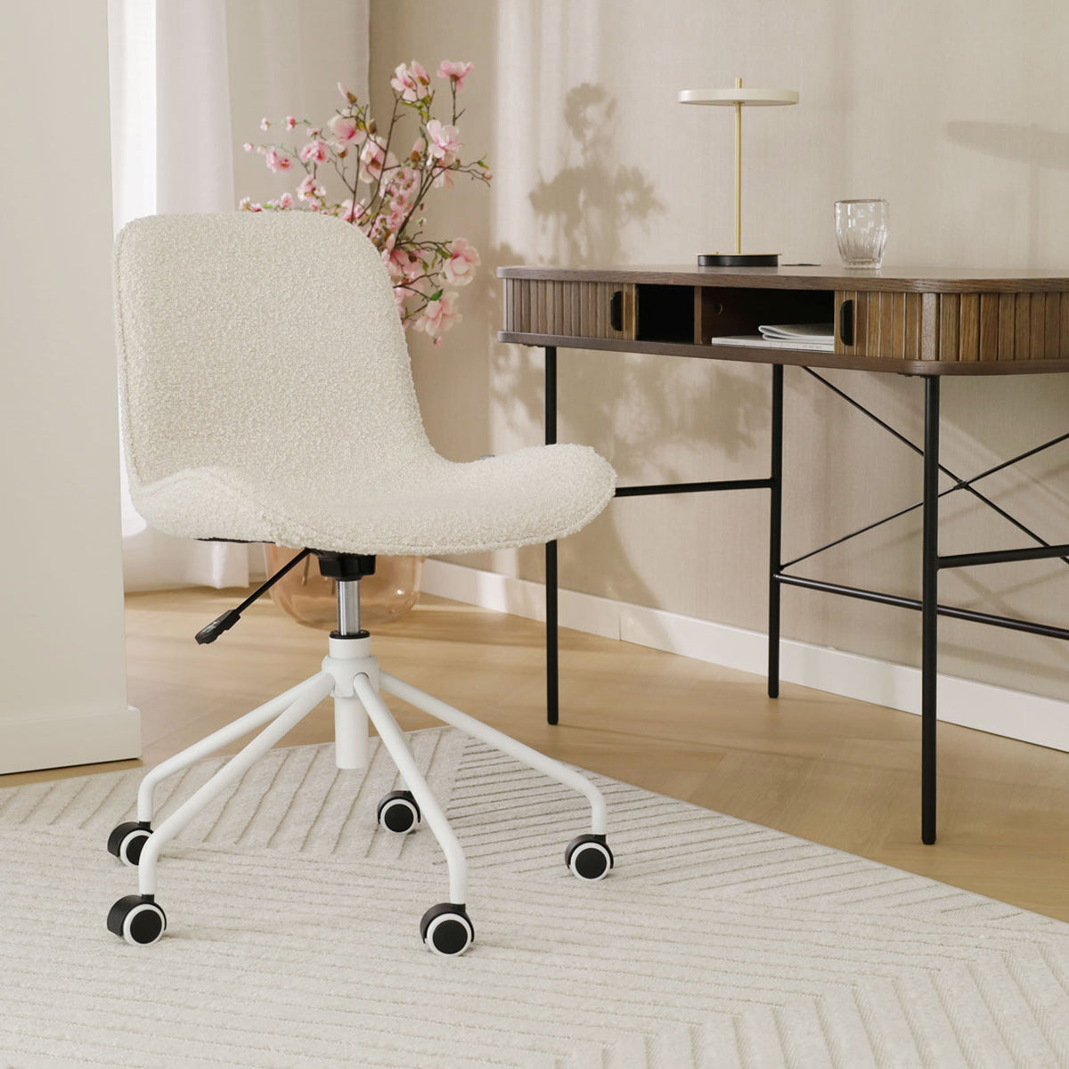 Nout-Fé bureaustoel bouclé beige - wit onderstel