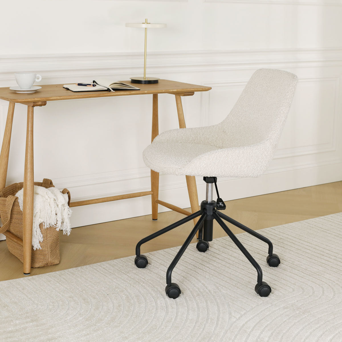 Nout-Isa bureaustoel bouclé beige - zwart onderstel