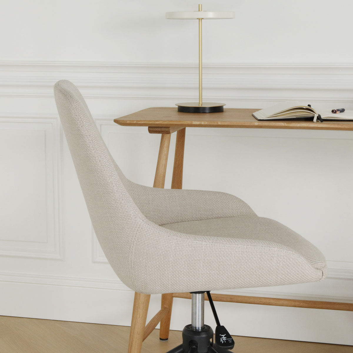 Nout-Isa bureaustoel beige - zwart onderstel